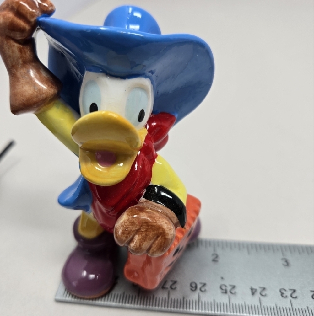 Donald Duck Enesco Walt Disney Donald As A Cowboy For Halloween Figurine - Picture 9 of 11